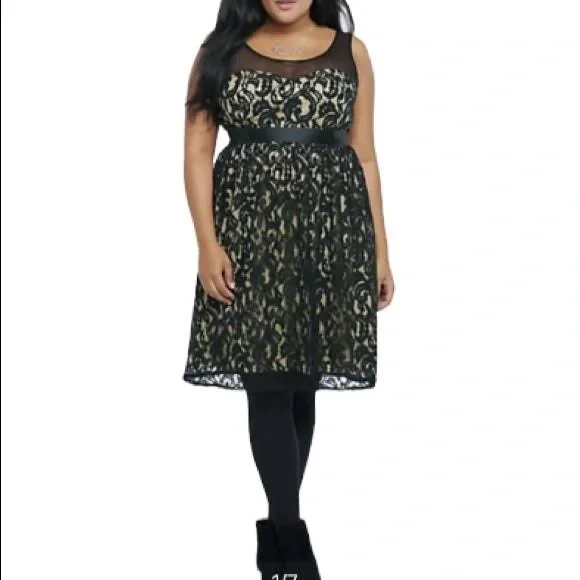 green emerald velvet dress Dress Casual Short By Torrid In Black & Gold, Size: 6